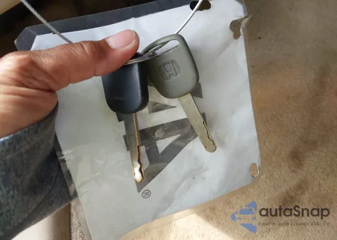 2005 Honda Accord 2.4 Lx from USA, damaged, VIN 1HGCM56465A118582